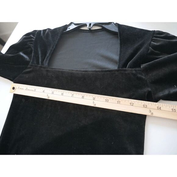 Girls Black Queen Anne Neckline Balloon-Sleeve Velvet Top - Picture 4 of 9